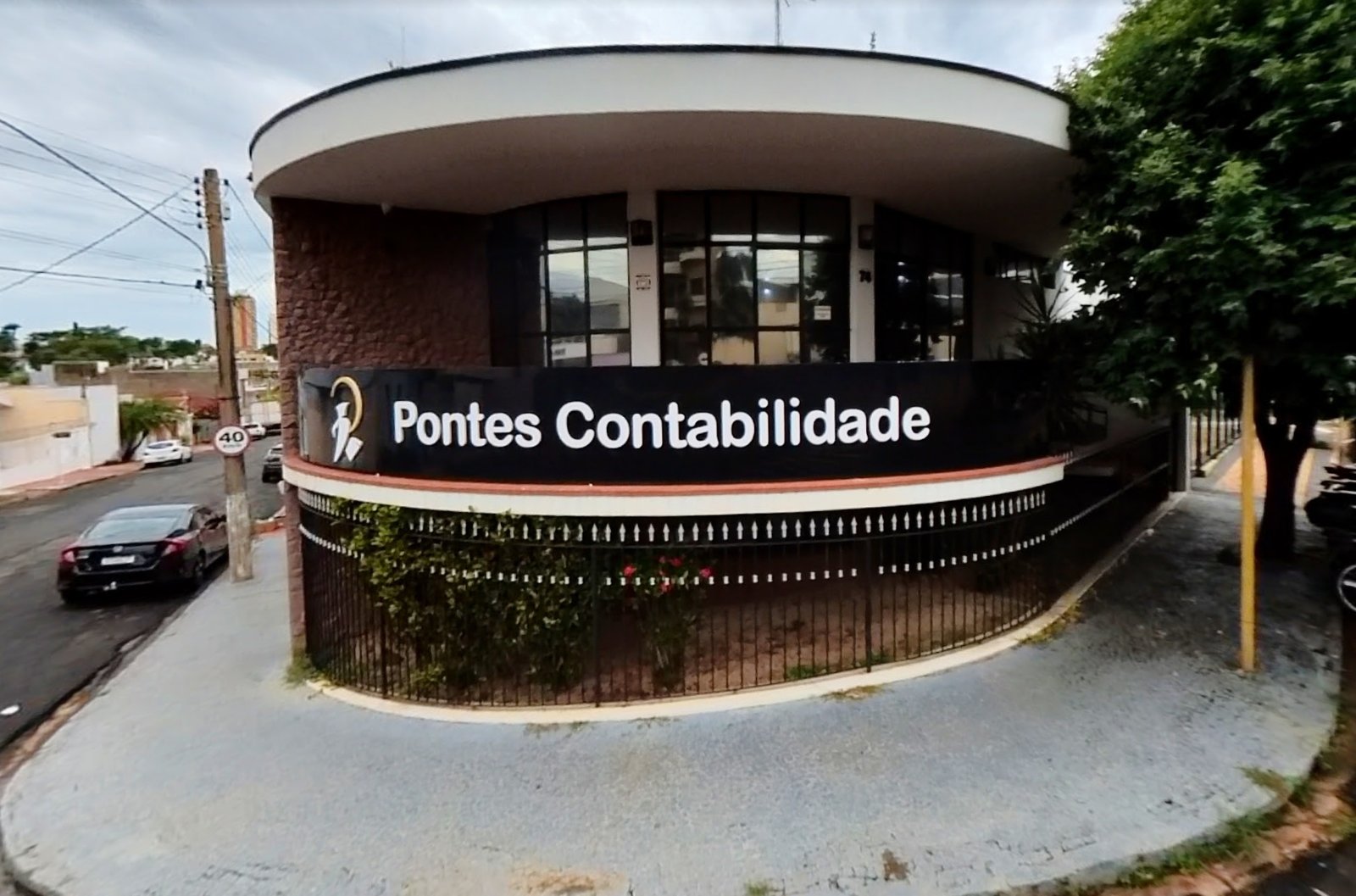 Fachada principal da Pontes Contabilidade em Mogi Guaçu